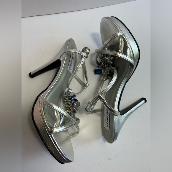 Dyeables Shoes - Dyeables “Maria” Silver Platform Sandals – Size 9.5B